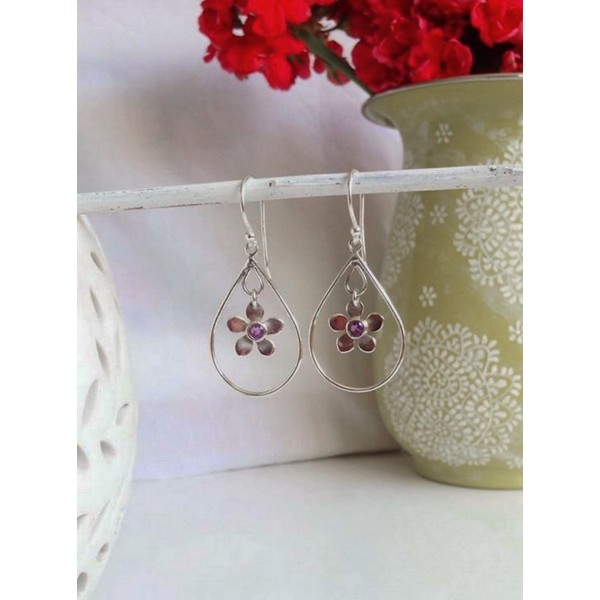 Beautiful pear loop drops with swinging flower centre