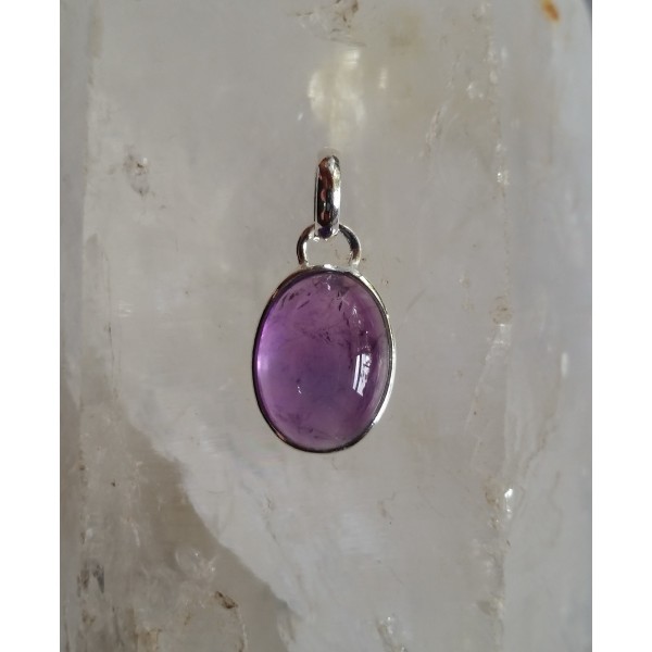 P475 Bezel set simple genuine oval gemstone pendant.