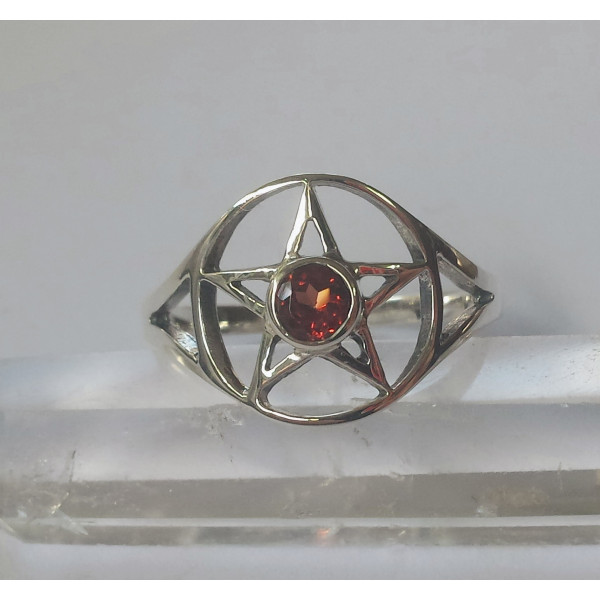 R534 pentagram ring with faceted stone 