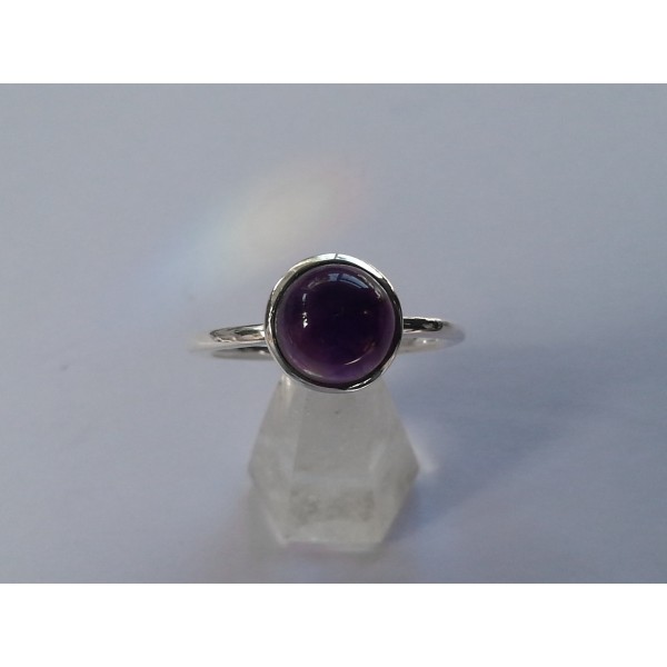 R615 beautifully crafted 8mm gemstone ring.