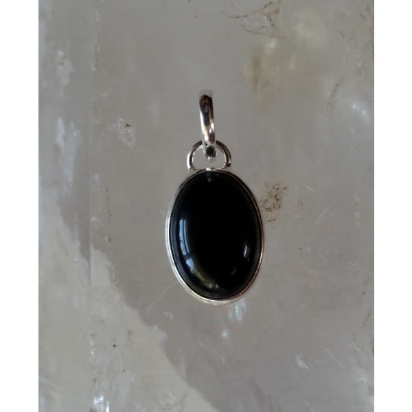 P475 Bezel set simple genuine oval gemstone pendant.