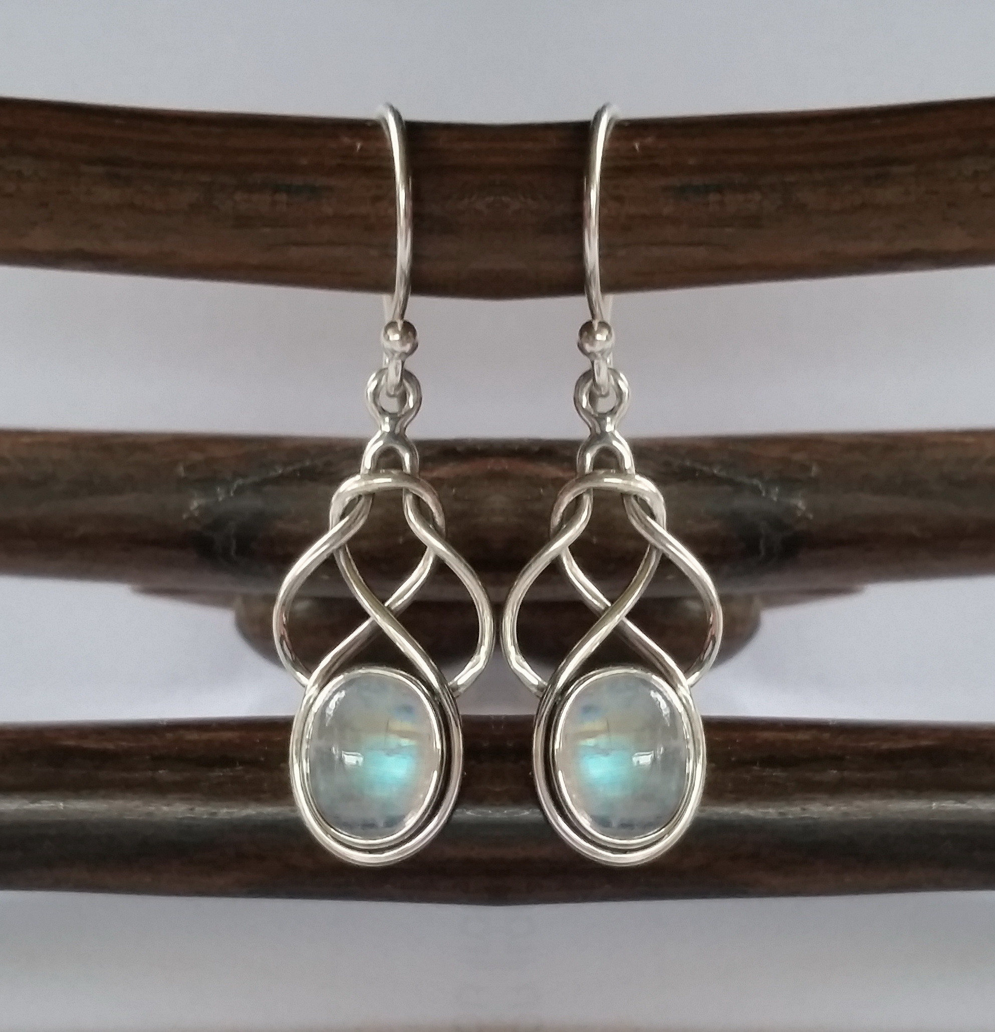 Sterling silver knot style earring with 7 x 9 mm gemstone.