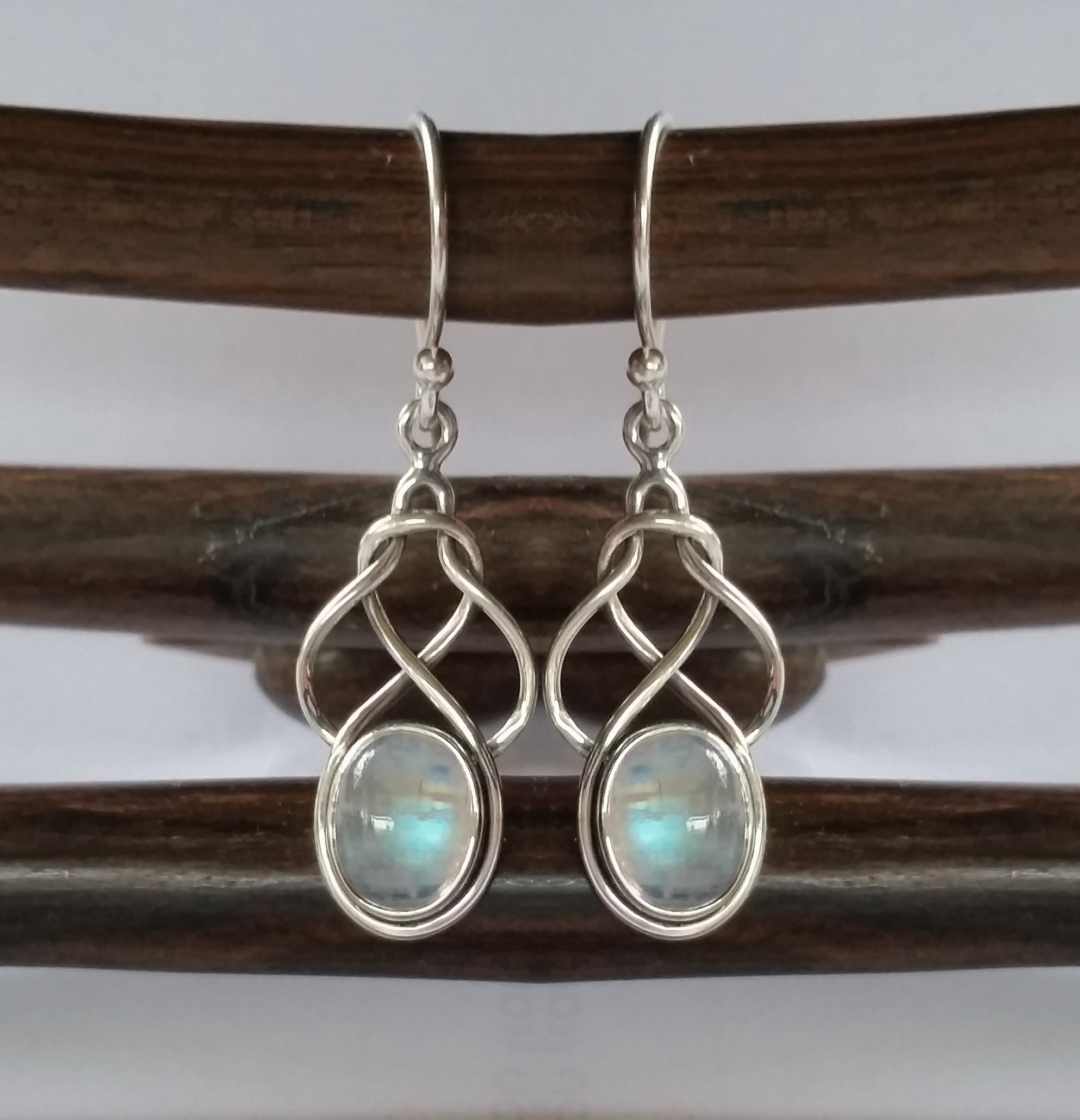 Sterling silver knot style earring with 7 x 9 mm gemstone.