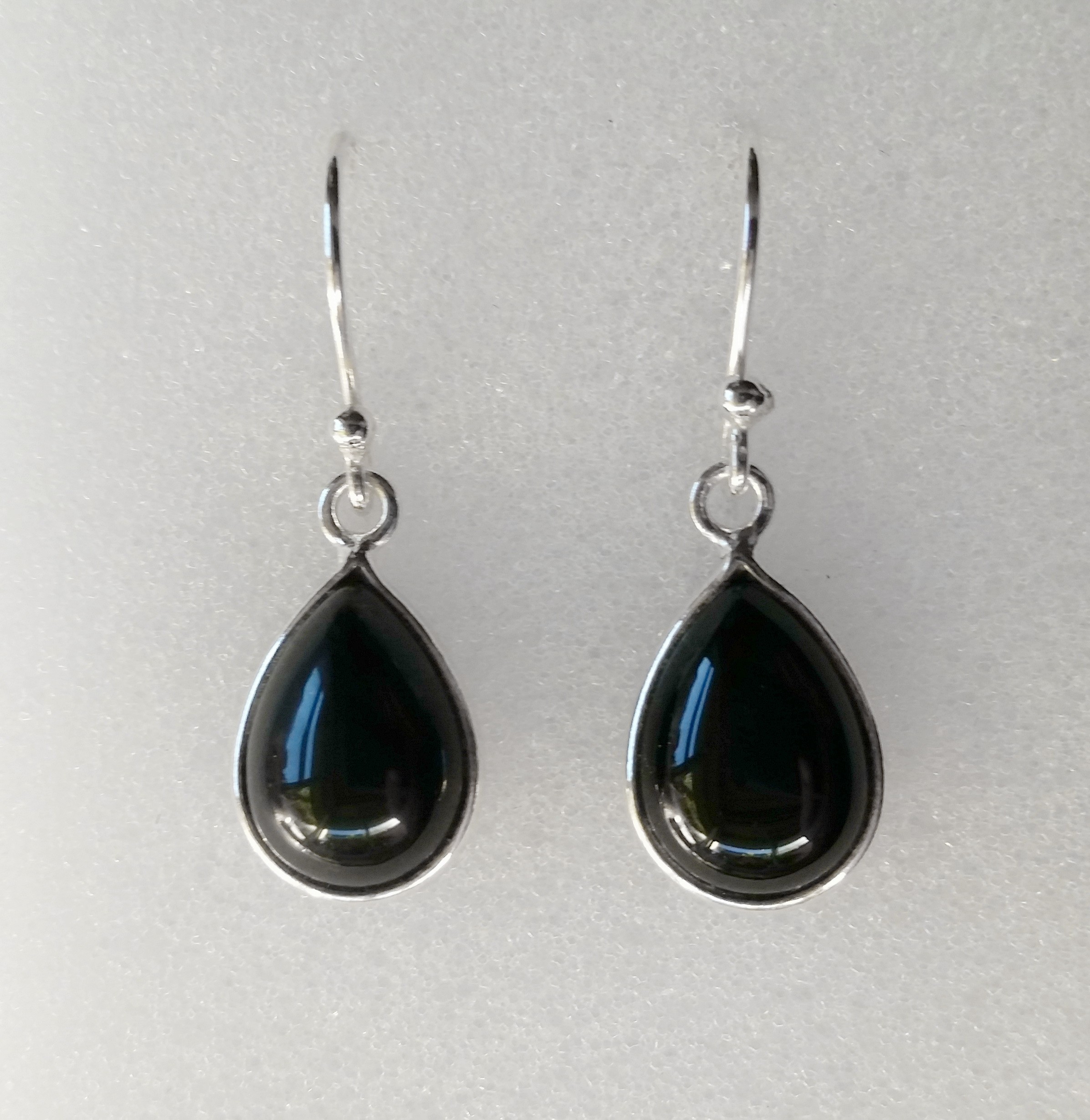 E460 teardrop shape 10x14 bezel set earrings