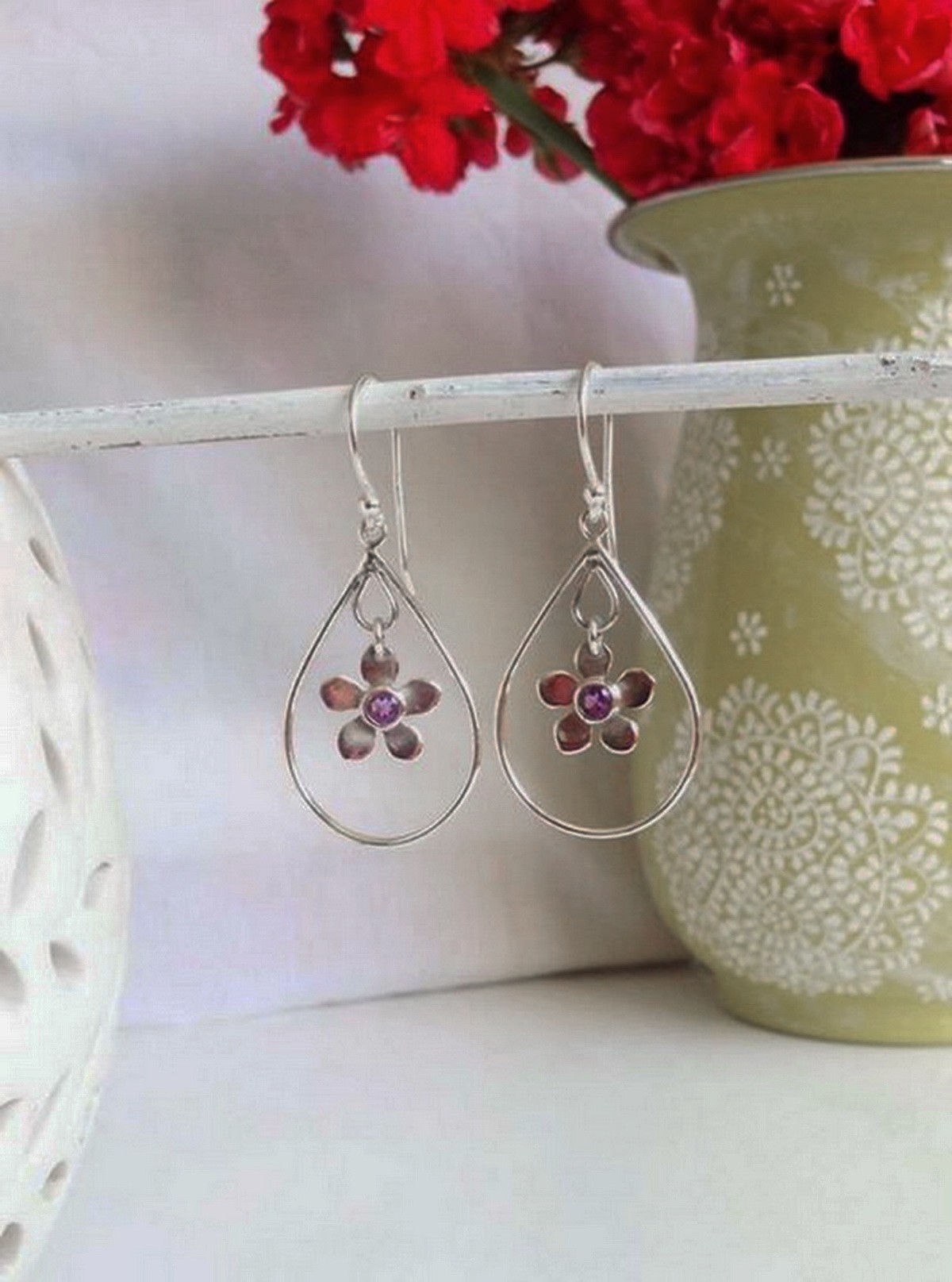 Beautiful pear loop drops with swinging flower centre