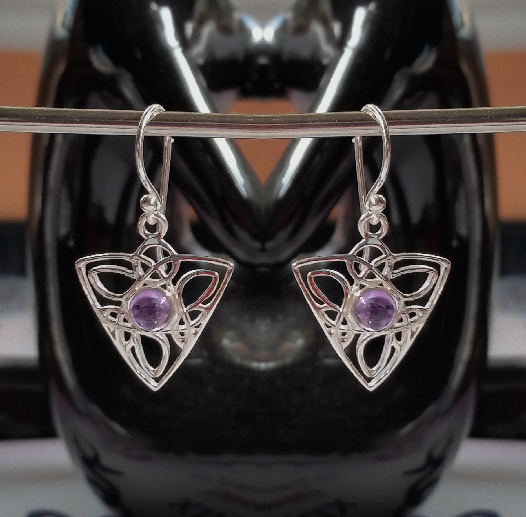 Celtic triangle knot design with central 6mm gemstone