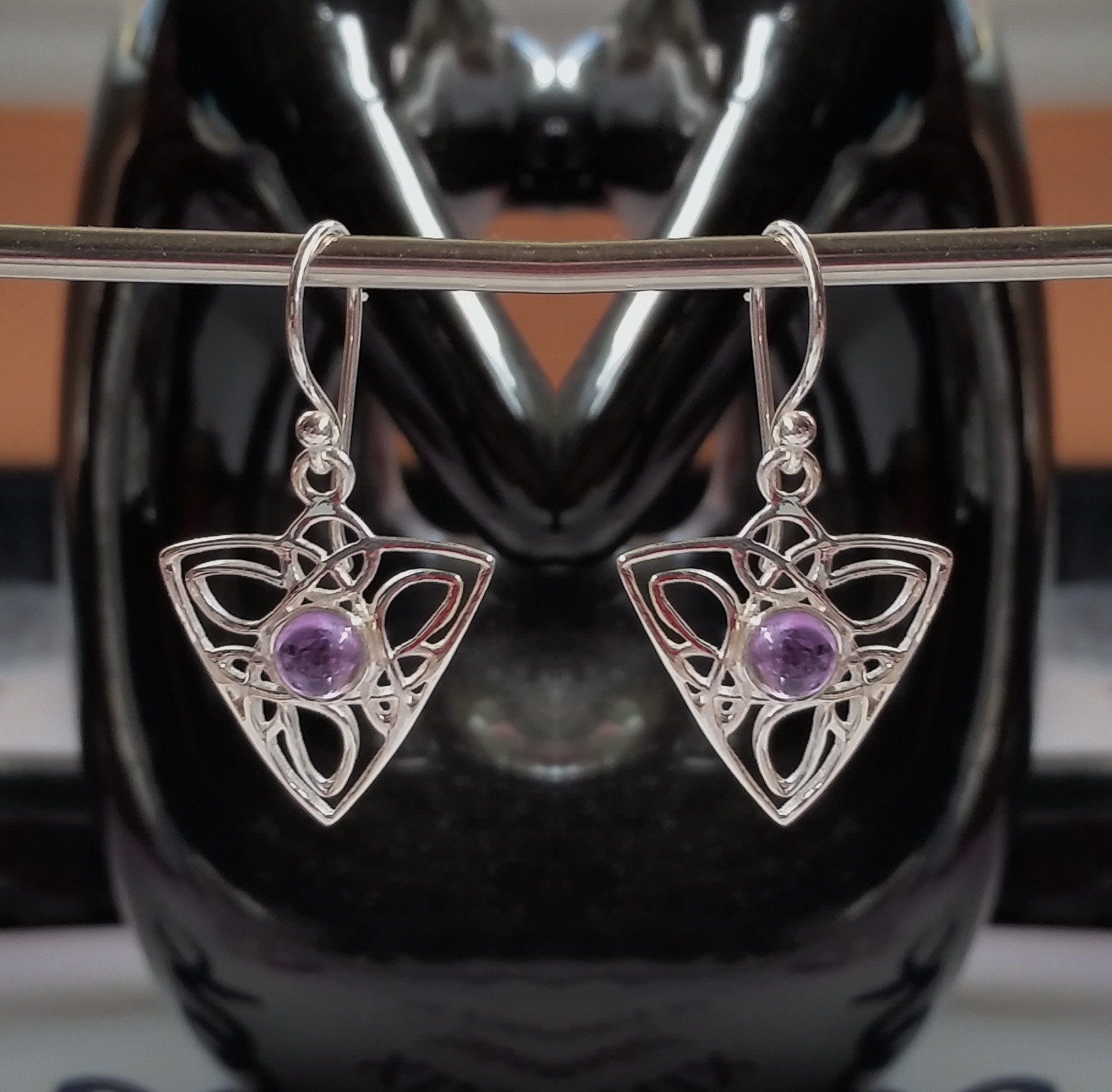 Celtic triangle knot design with central 6mm gemstone