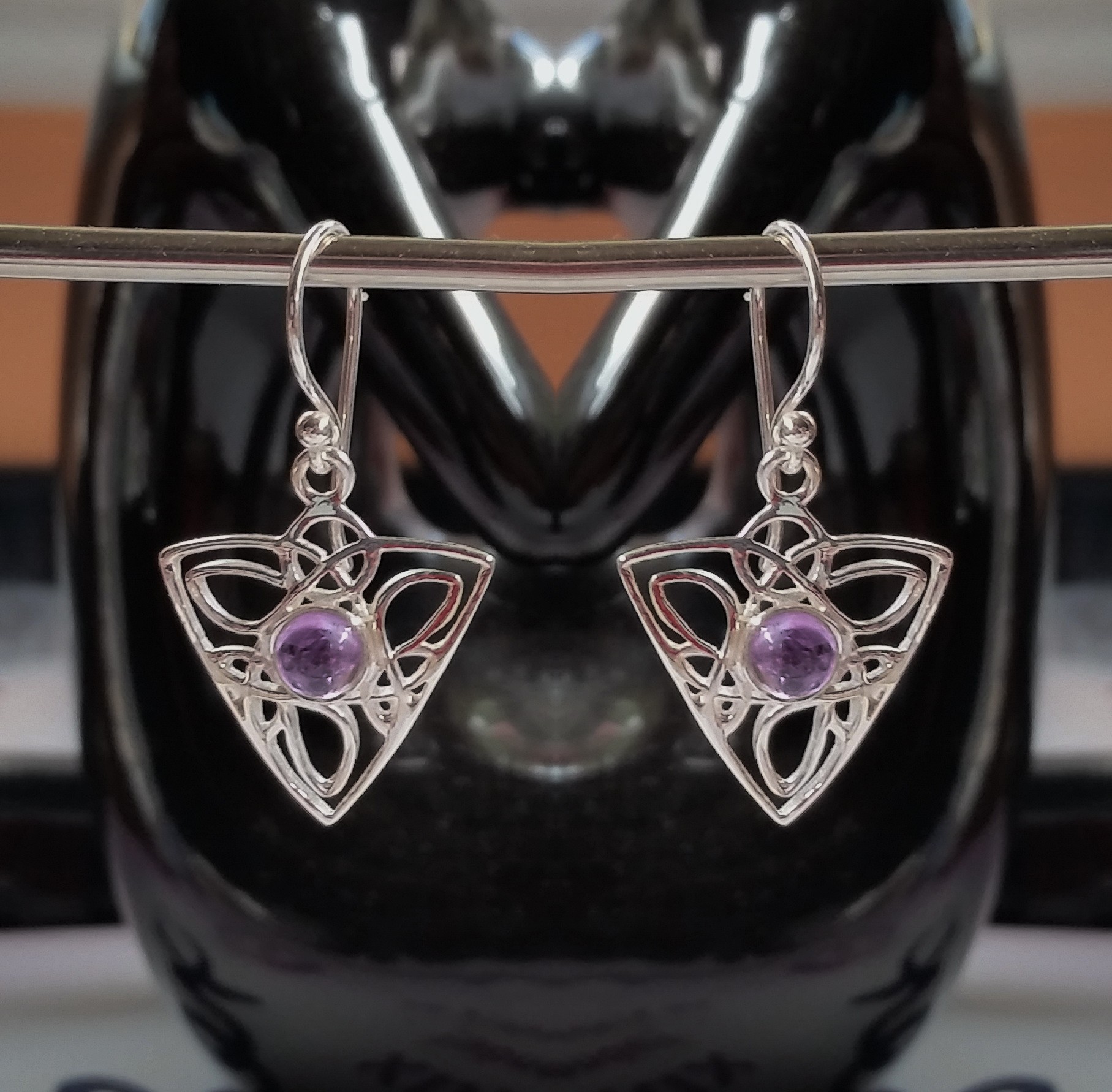 Celtic triangle knot design with central 6mm gemstone