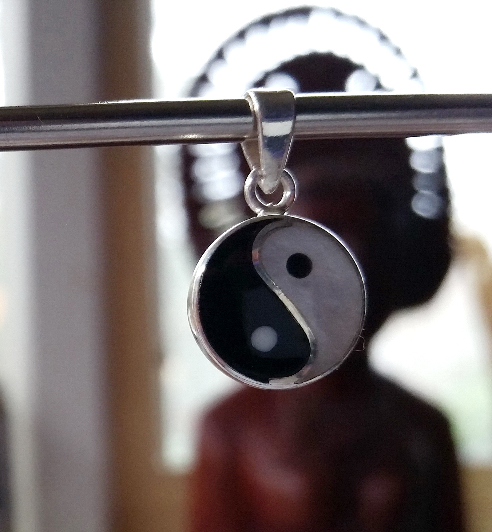  P082 Yin Yang pendant with Onyx & Mother of Pearl Inlay
