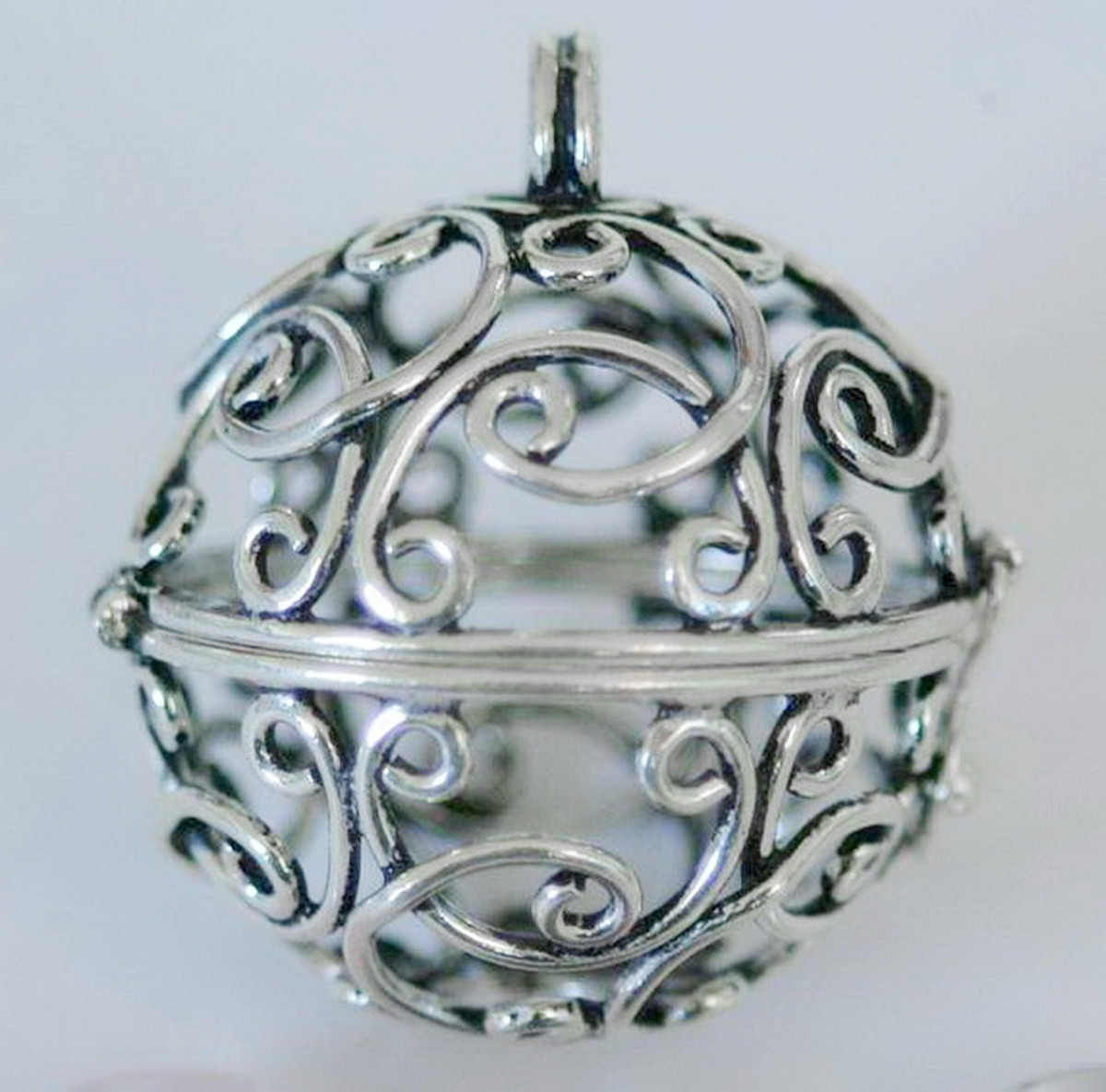 P364 sterling silver beautifully crafted cage pendant.