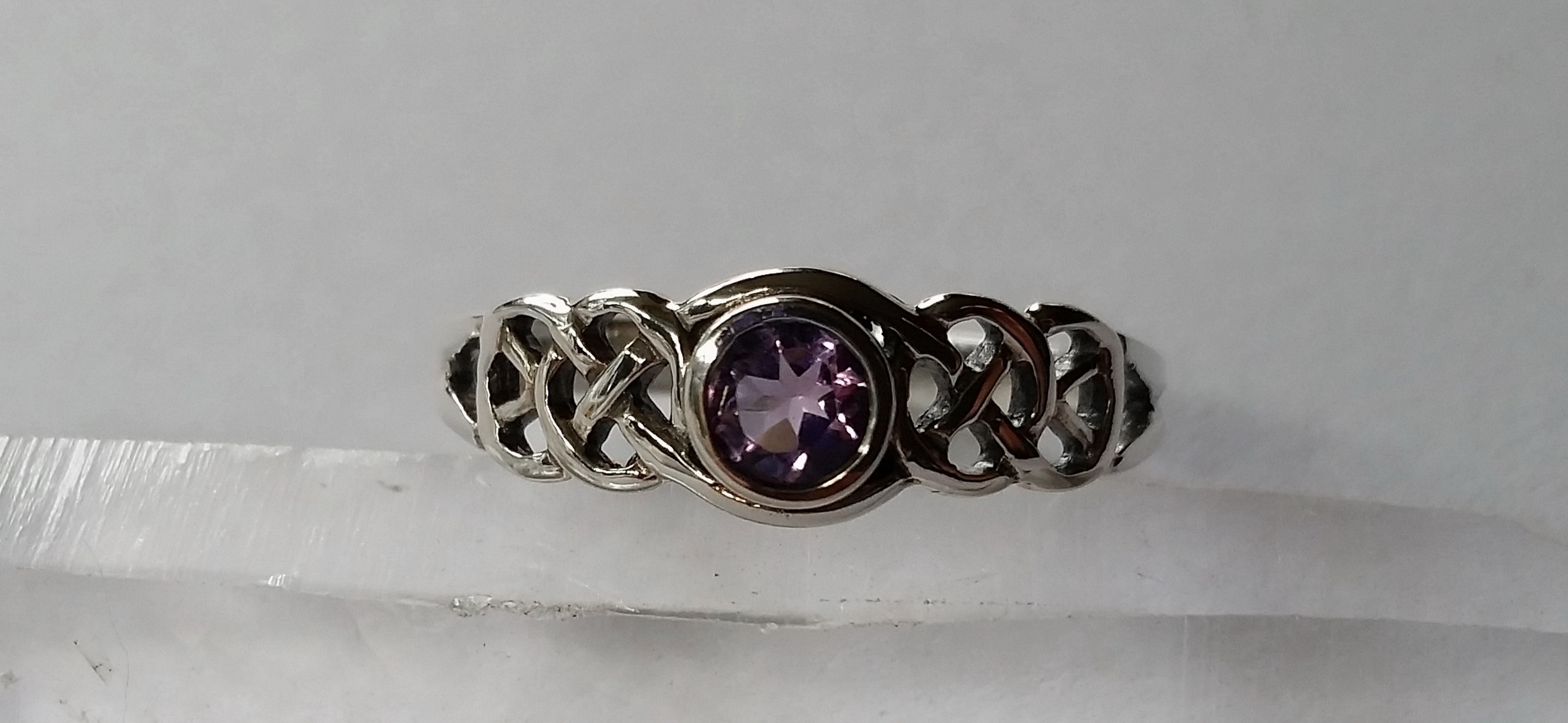 R457 small celtic weave ring with faceted stone