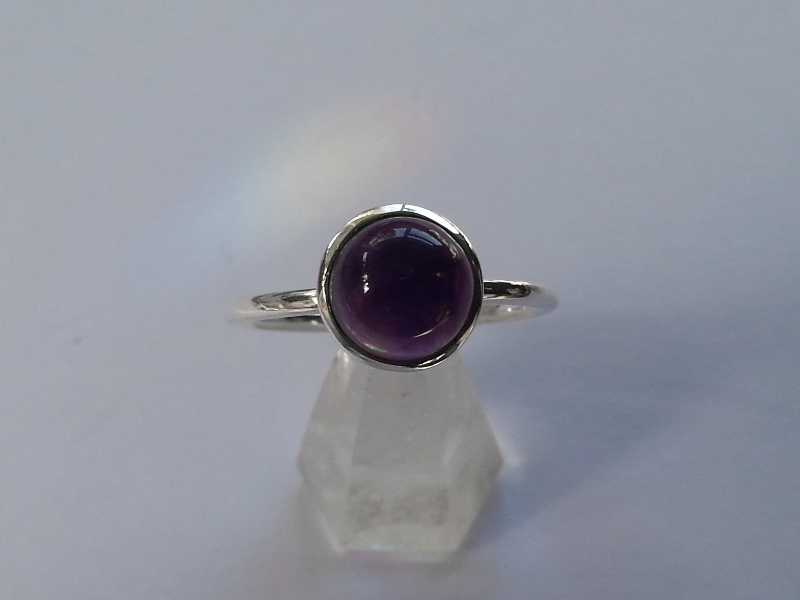 R615 beautifully crafted 8mm gemstone ring.